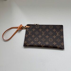 Brown wristlet